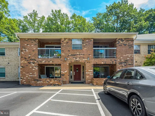 5942 Cove Landing Rd APT 303, Burke, VA 22015