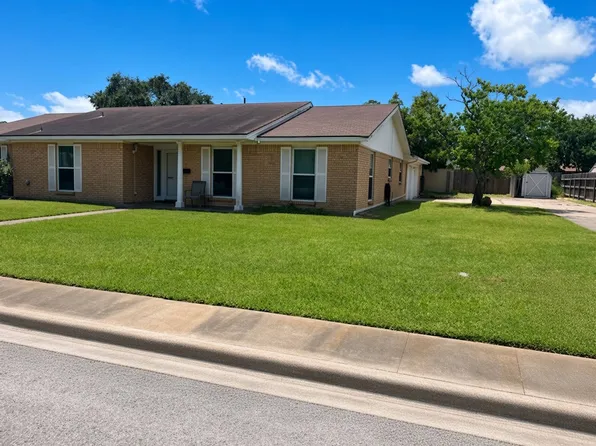 1531 W Palm Dr, Aransas Pass, TX 78336