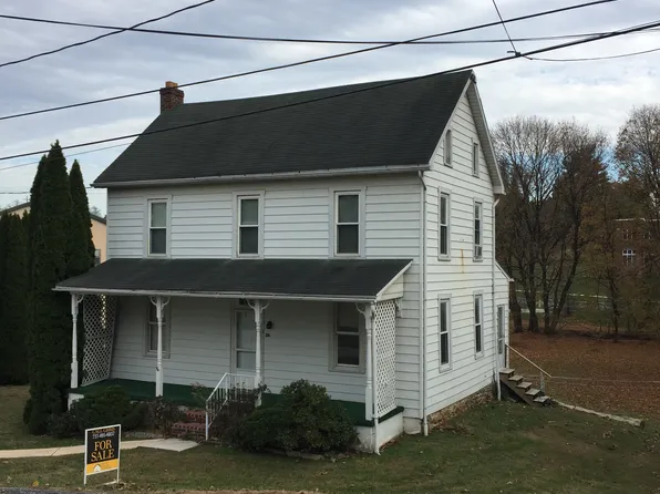 24 W Pennsylvania Ave, Stewartstown, PA 17363