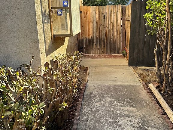 5th image of 14242 Ranchero Dr