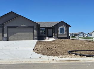 1827 S Lynnrae St, Wichita, KS 67207