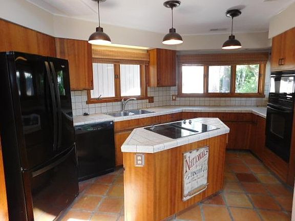 2nd image of 7 Windy Cove Ct