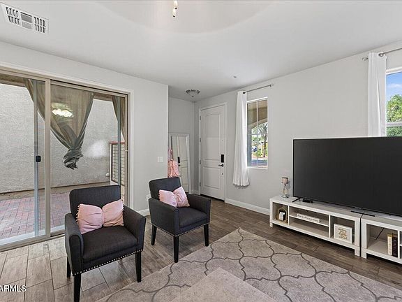 4th image of 3036 N ACACIA Way