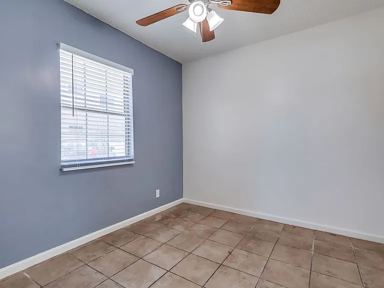 2419 S. Ridgeley Dr — Photo 11