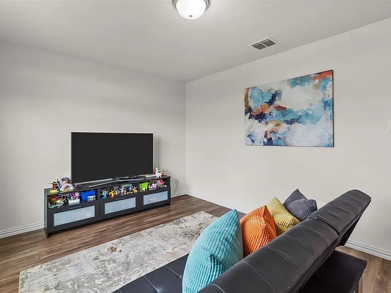 671 Farmstead Dr — Photo 36