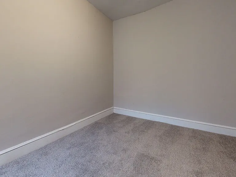 1313 N Hobart St — Photo 16