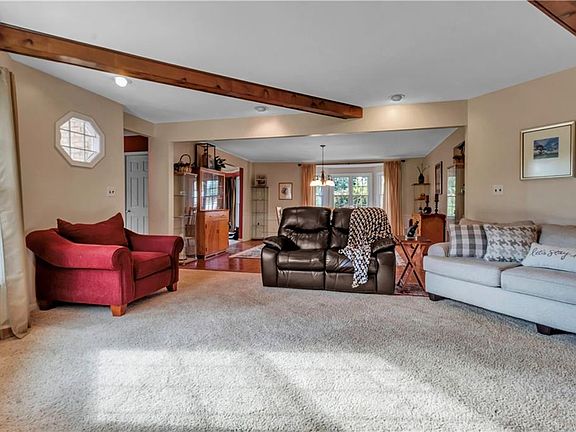4th image of 209 Crestwood Ln
