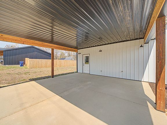 4th image of 82 Massey St