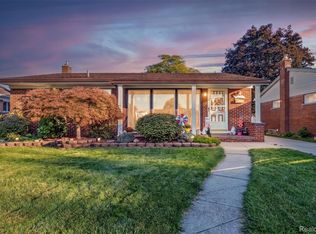 15226 Cook St, Southgate, MI 48195