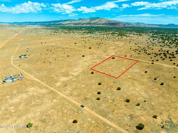 53276 N Saddle Rock Dr, Seligman, AZ 86337
