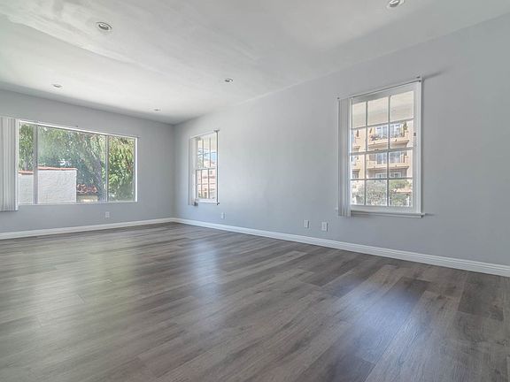 2nd image of 1537 Centinela Ave #103