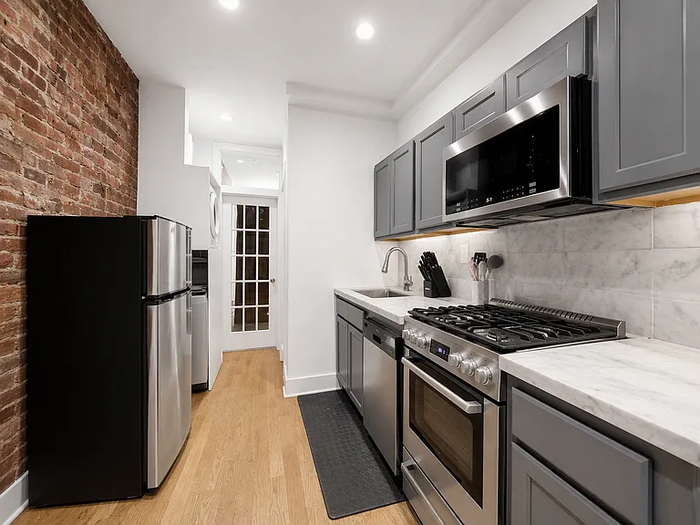 331 S 1st St #2L — Photo 4