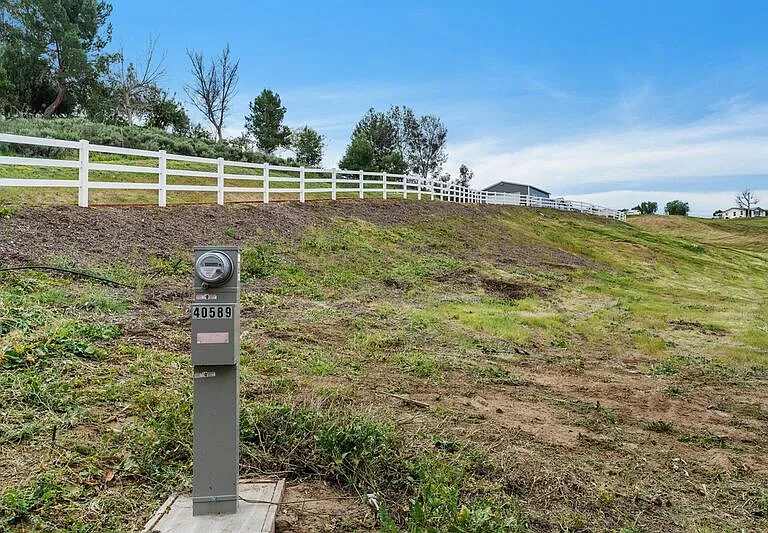 40589 Los Amantes Rd — Photo 28