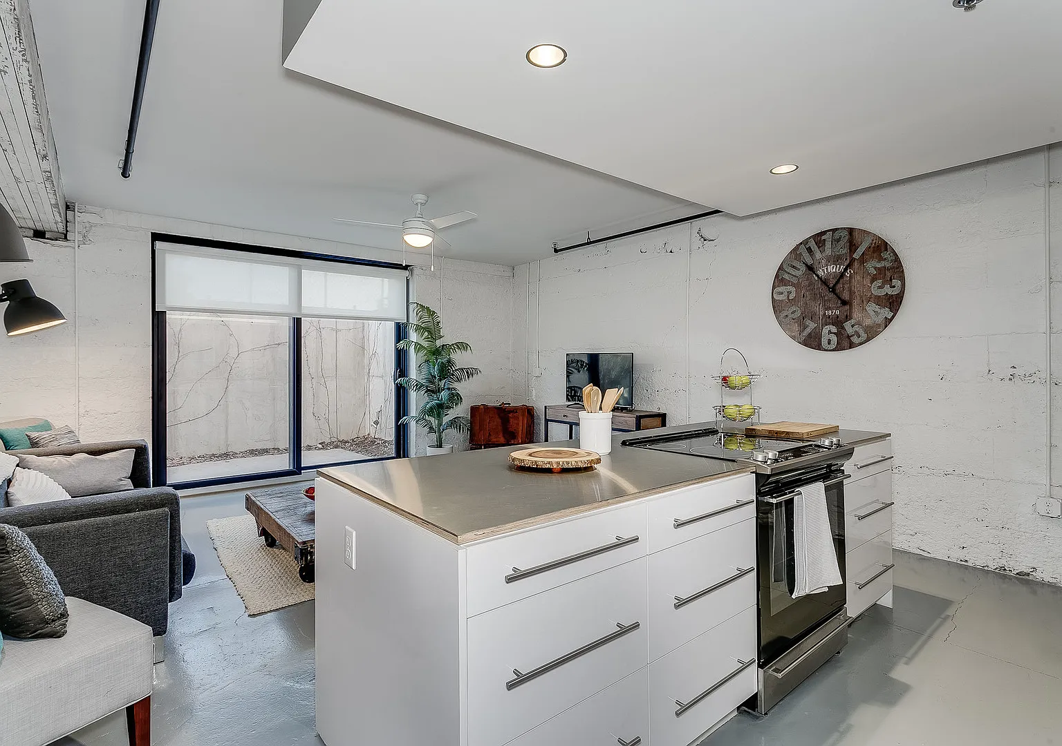 520Commerce — Photo 3
