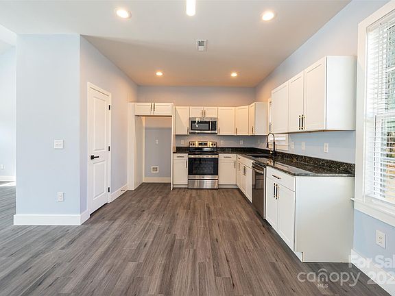 5th image of 1134 5th St