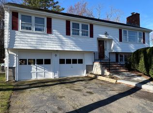 7 Canterbury Rd, Woburn, MA 01801