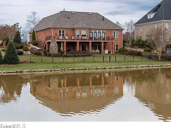 3rd image of 6956 Bridlewood Dr