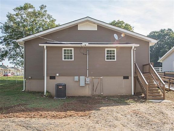 4th image of 28 Park Dr