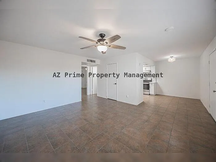 6008 W Augusta Ave — Photo 8