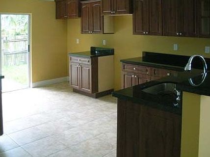 4th image of 2514 Summit Blvd