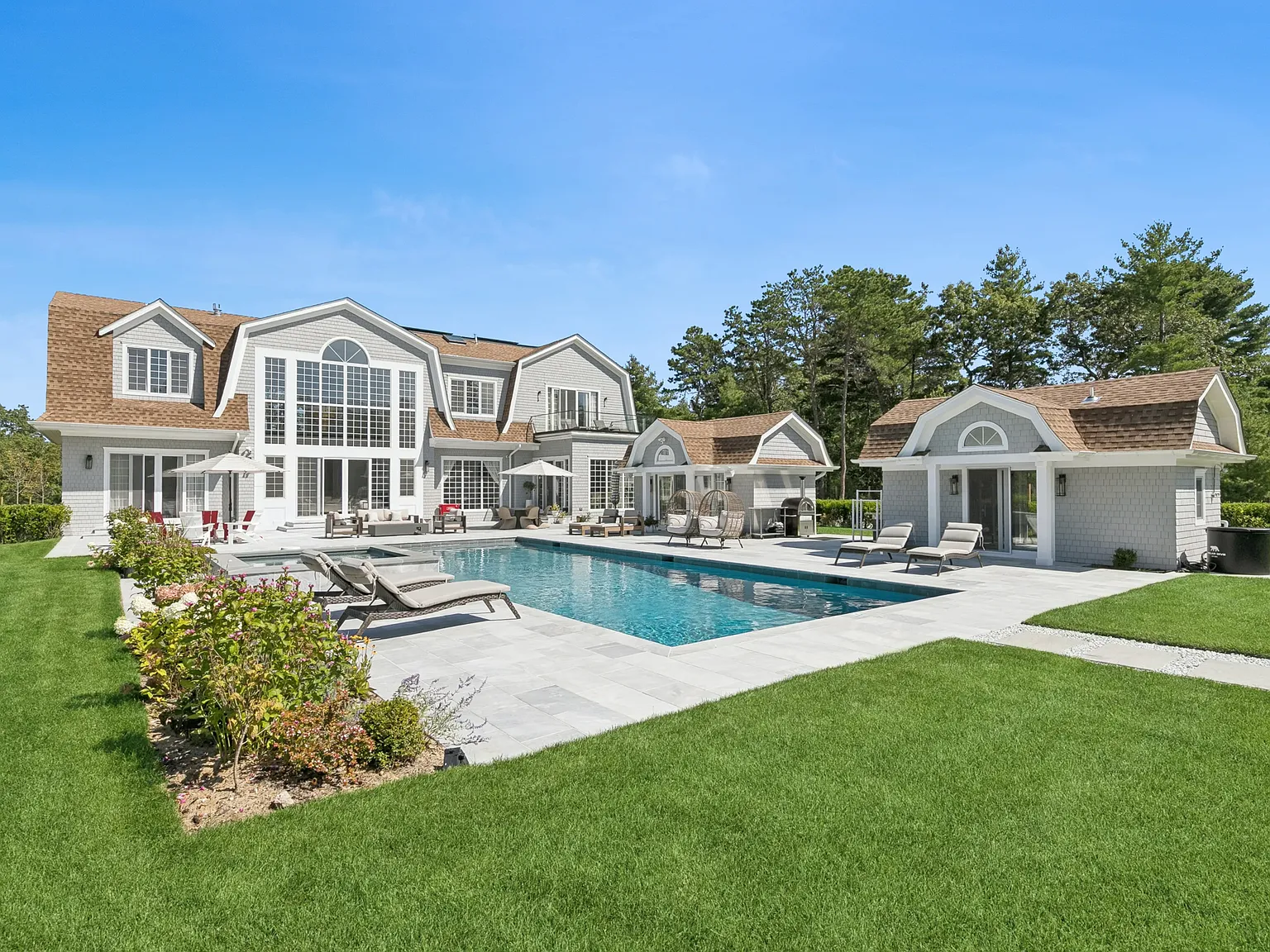 New Modern Gambrel in Wainscott — Photo 2