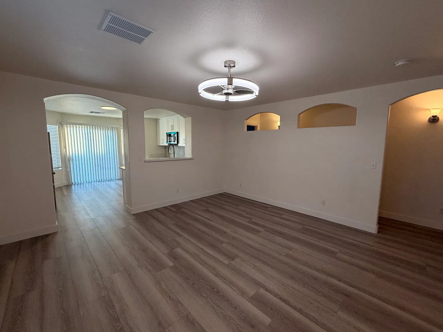 1037 Silver Creek — Photo 2
