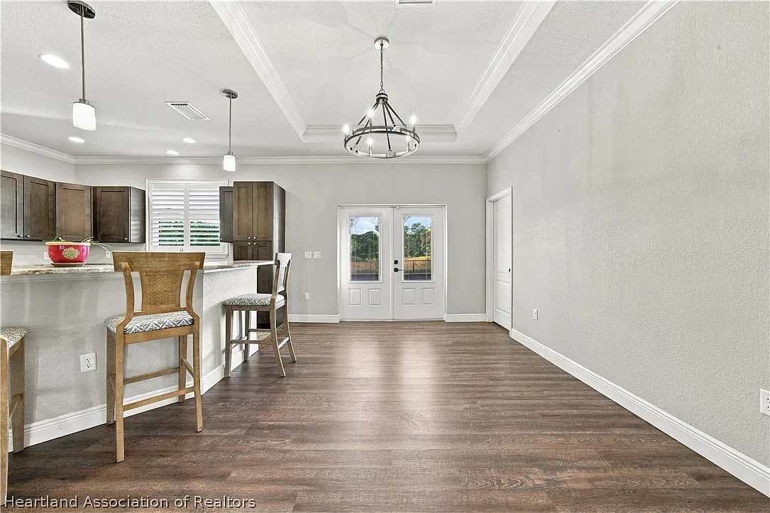 3 bed, 2.0 bath, 1740 sqft, $2,200 — Photo 4