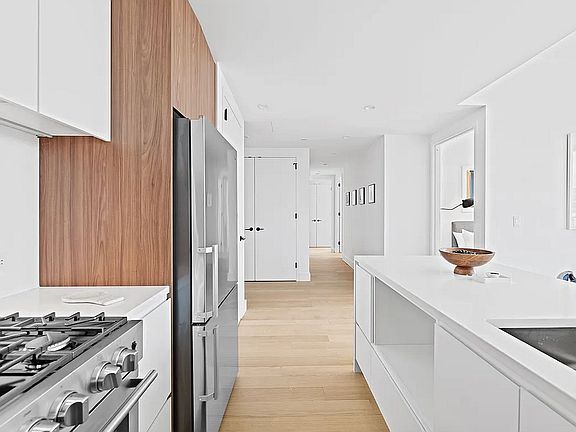 3rd image of 212 W 124th St #504