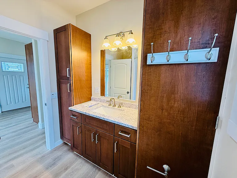 461 W Bell St #B — Photo 17