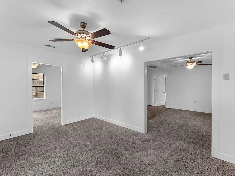 512 Gale St — Photo 12