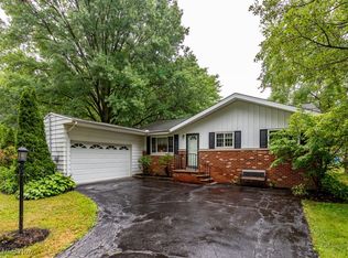 1410 Driftwood Ln, Macedonia, OH 44056