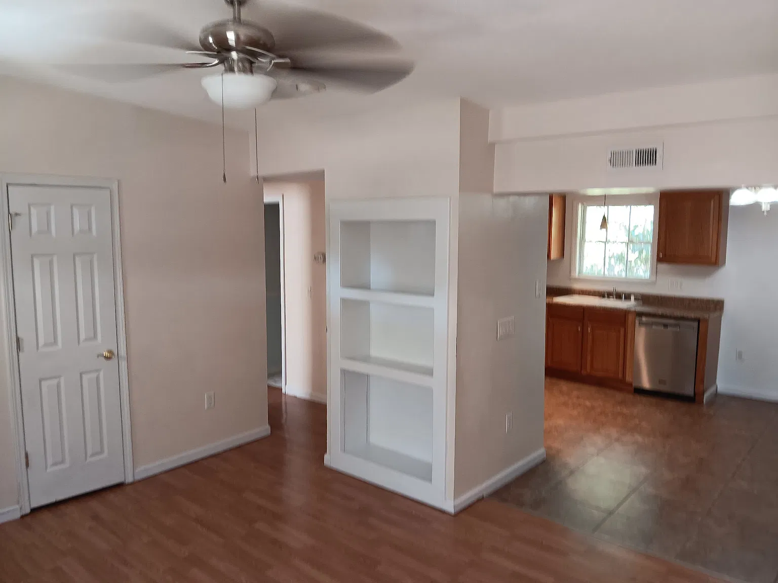 2 bed, 1.5 bath, $1,095 — Photo 2