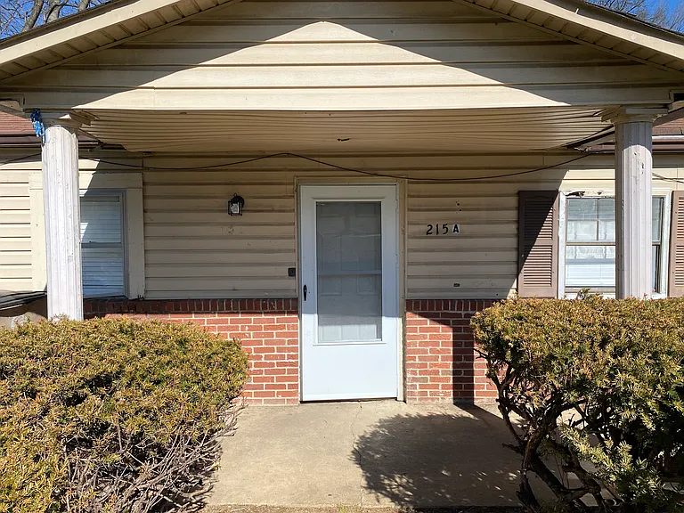 215 Queen Ave — Photo 18