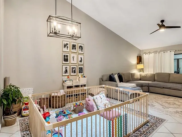 4335 Palm Forest Dr N — Photo 3
