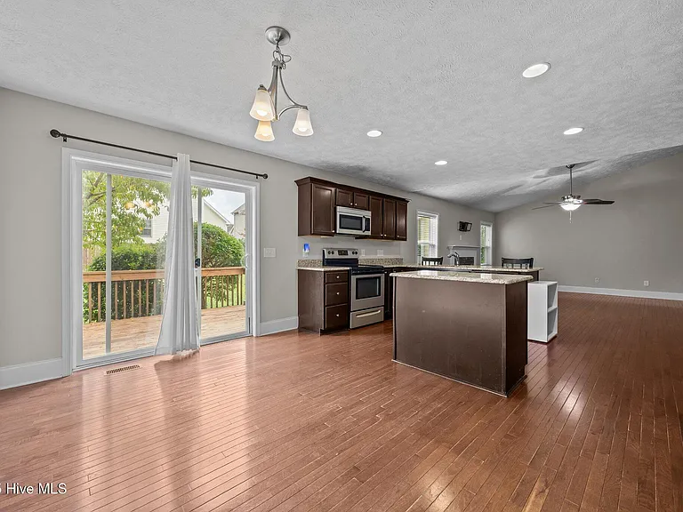 123 Lightwater Dr — Photo 22