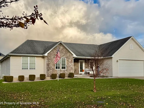 406 School Side Dr, Scranton, PA 18512