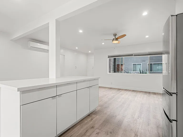 1106 S Fairfax Ave — Photo 3