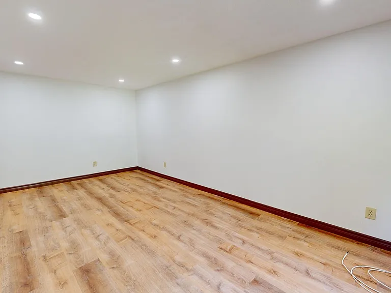 260 Taylor St — Photo 16