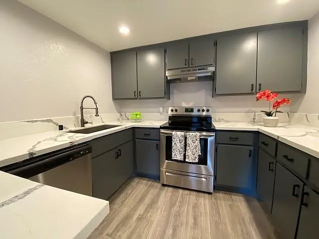 1635 E Cypress St #A — Photo 25