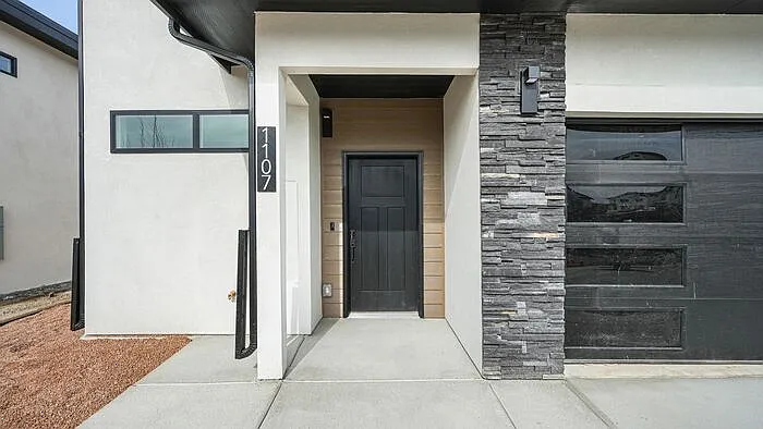 1107 Mee Canyon Cir — Photo 32
