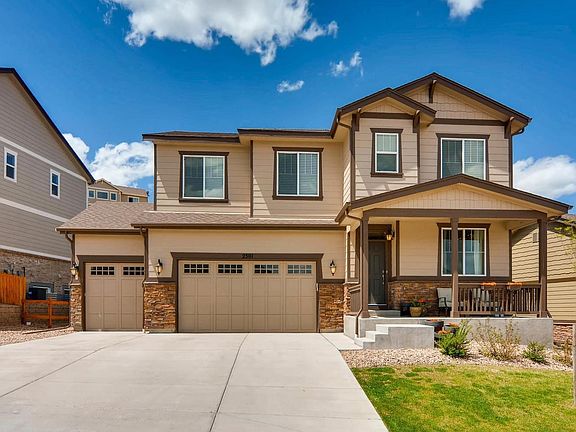 5 bed/4 bath home in Plum Creek!