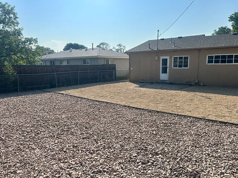 88 Rose Dr — Photo 31