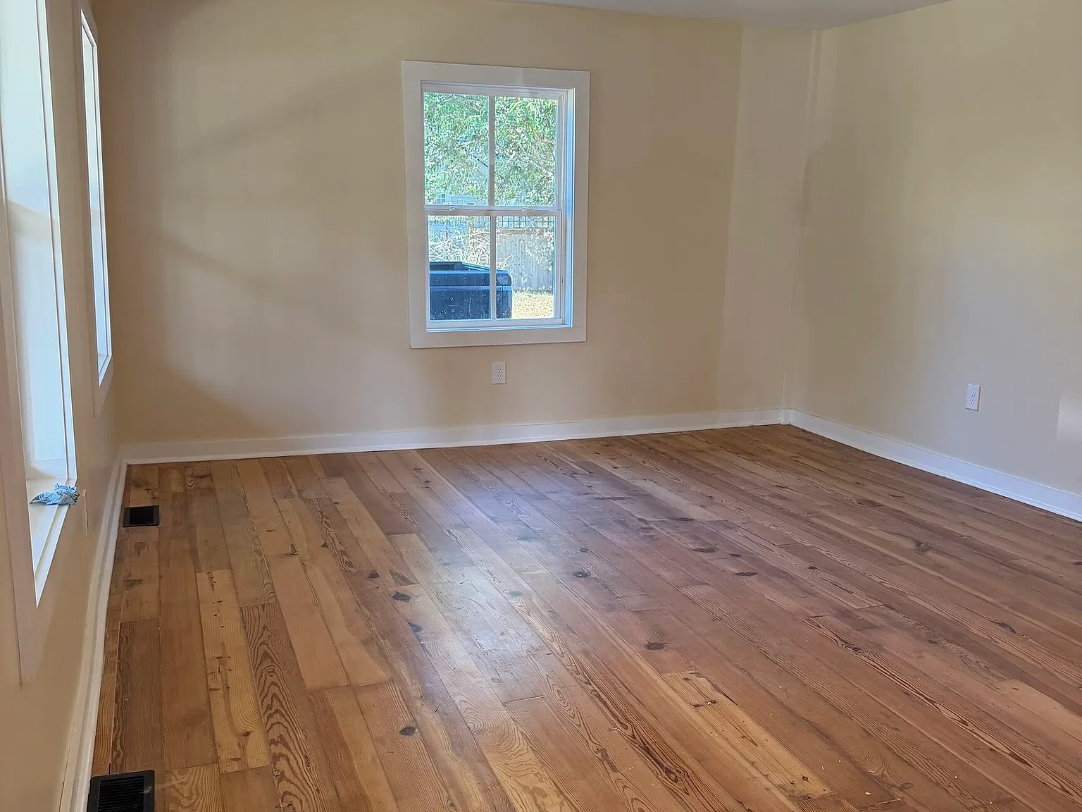 4 bed, 3.0 bath, 2300 sqft, $2,895 — Photo 2