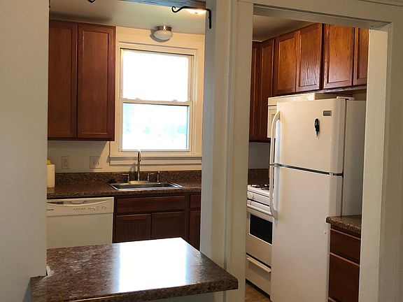 Kitchen with island for 2+