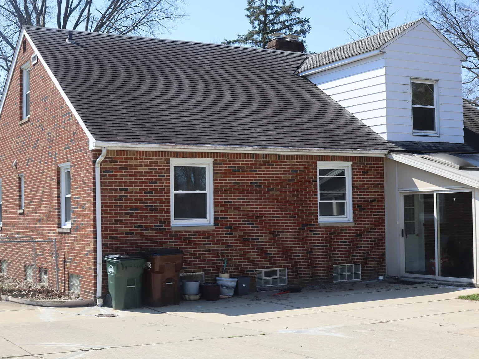 11530 W Sprague Rd — Photo 2