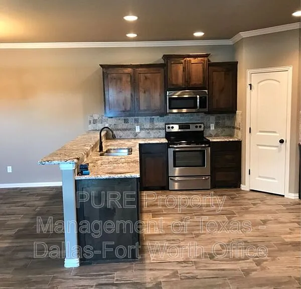 3011 Enchanted Rd — Photo 2