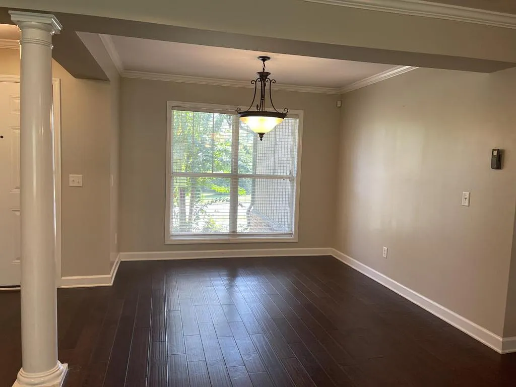 704 Dixie Drive — Photo 3