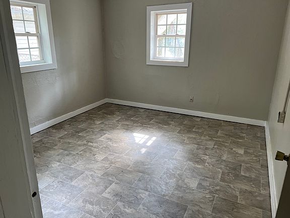 2nd image of 828B Carlisle Ave #B