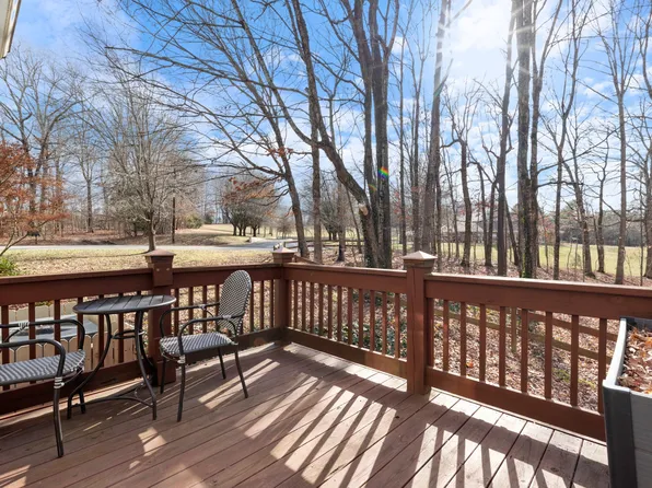 105 Brown Dr, Burns, TN 37029