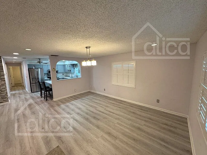 3 bed, 1.0 bath, 1332 sqft, $1,671 — Photo 3